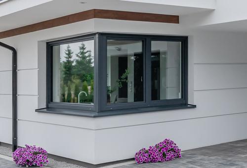 Prawidłowo rozmieszczone okna i drzwi tarasowe w bryle budynku zmniejszają zużycie energii